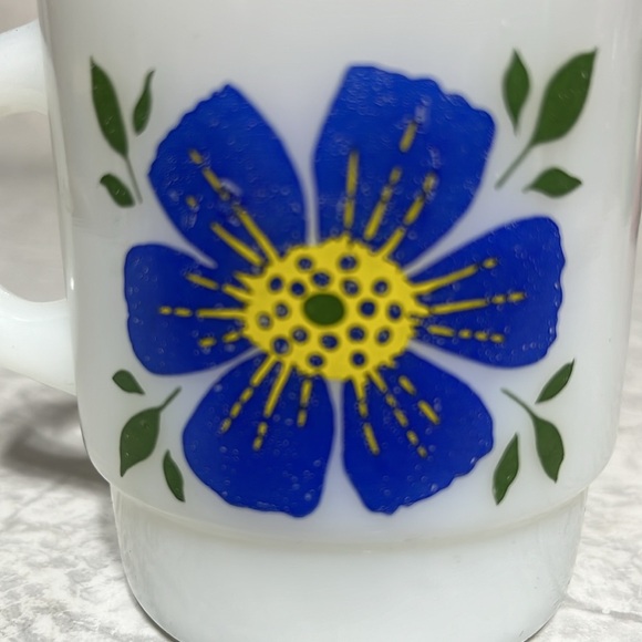 Anchor Hocking stacking milk glass mug with flowers orange and blue - Picture 5 of 6